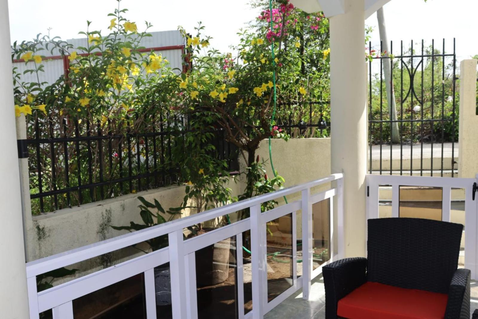 Garden Apartment *
